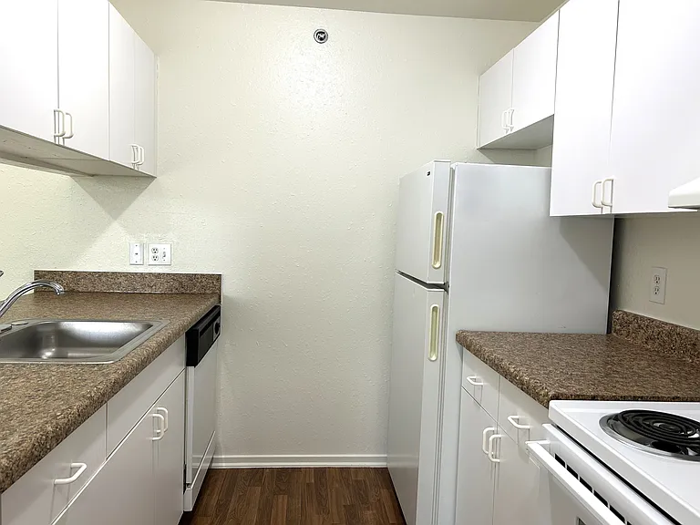 Windsor Place Apartments — Photo 106