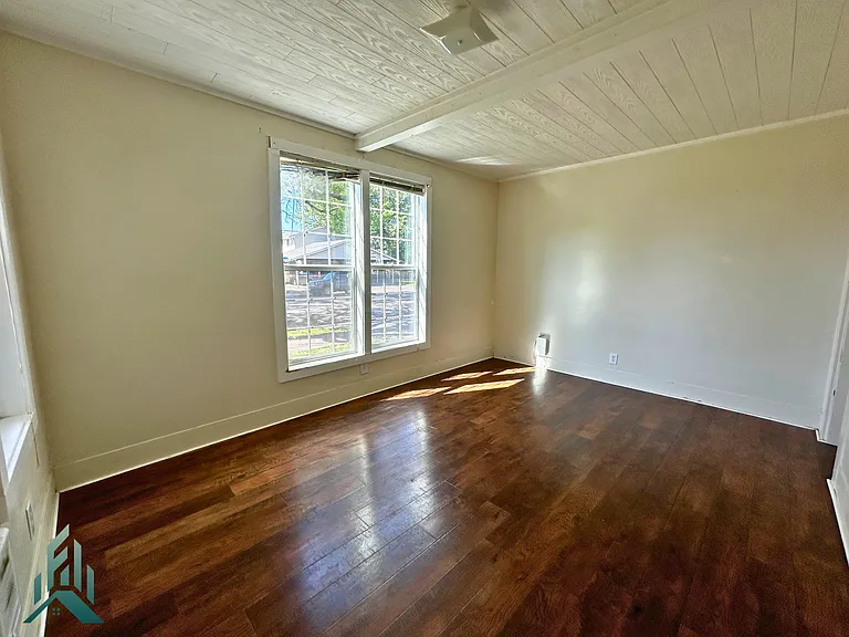 739 5th Ave SE — Photo 5