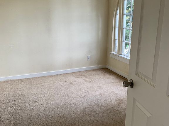 2nd image of 5219 22nd Ave NE APT 1
