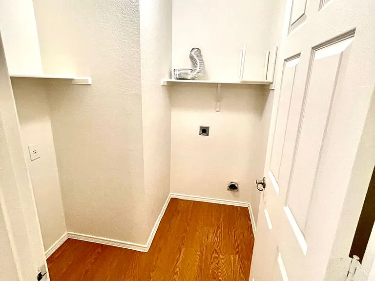 1401 Coriander Dr — Photo 14