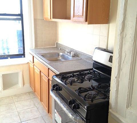 4th image of 284 E 31st St APT 1B
