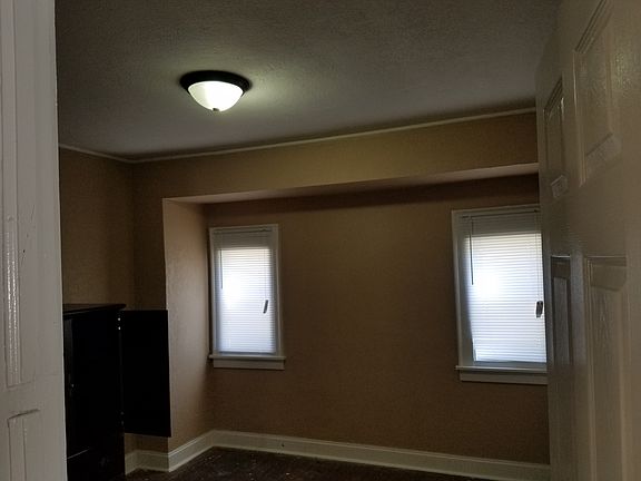 5th image of 4411 Indiana Ave