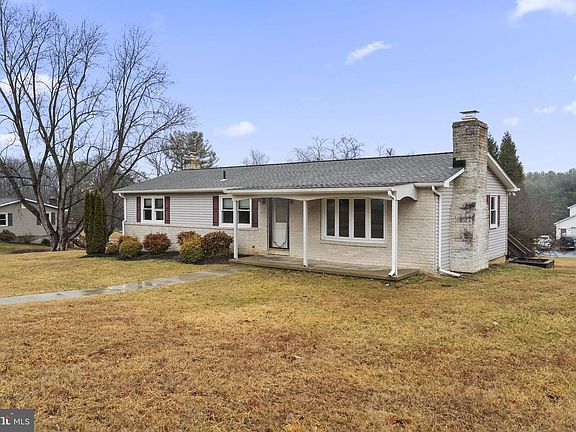 2nd image of 611 Vanessa Ct