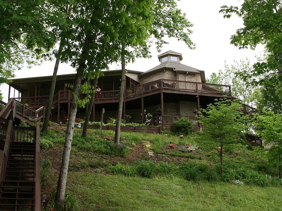 1st image of 900 Bluff Dr