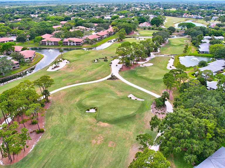 526 Club Dr — Photo 28