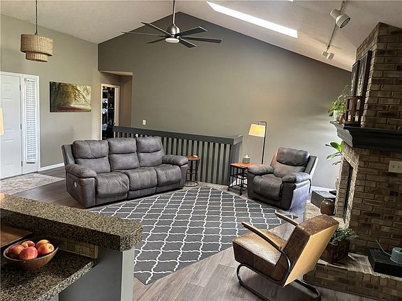 4th image of 924 Orville Way