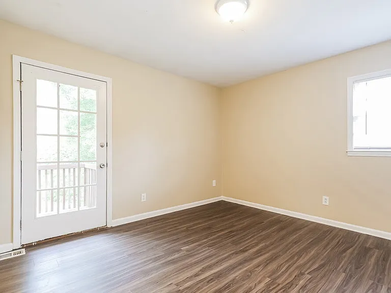 6913 Doncaster Rd — Photo 10