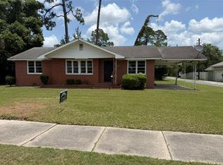 635 E Cherry St, Jesup, GA 31546