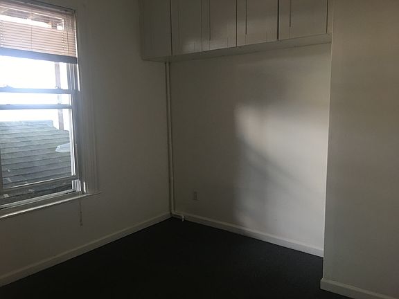 3rd image of 1010 Wilcox Ave