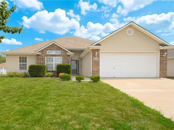 413 SW Laura Ln, Grain Valley, MO 64029