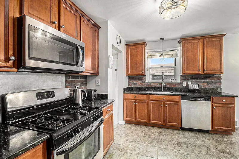 3 bed, 2.5 bath, 1307 sqft, $2,800 — Photo 4
