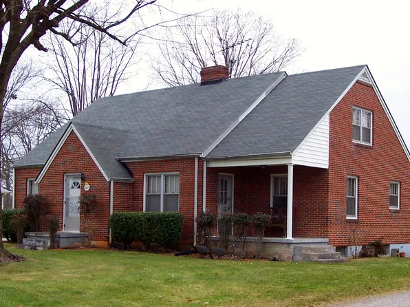 602 Leftwich St, Gretna, VA 24557