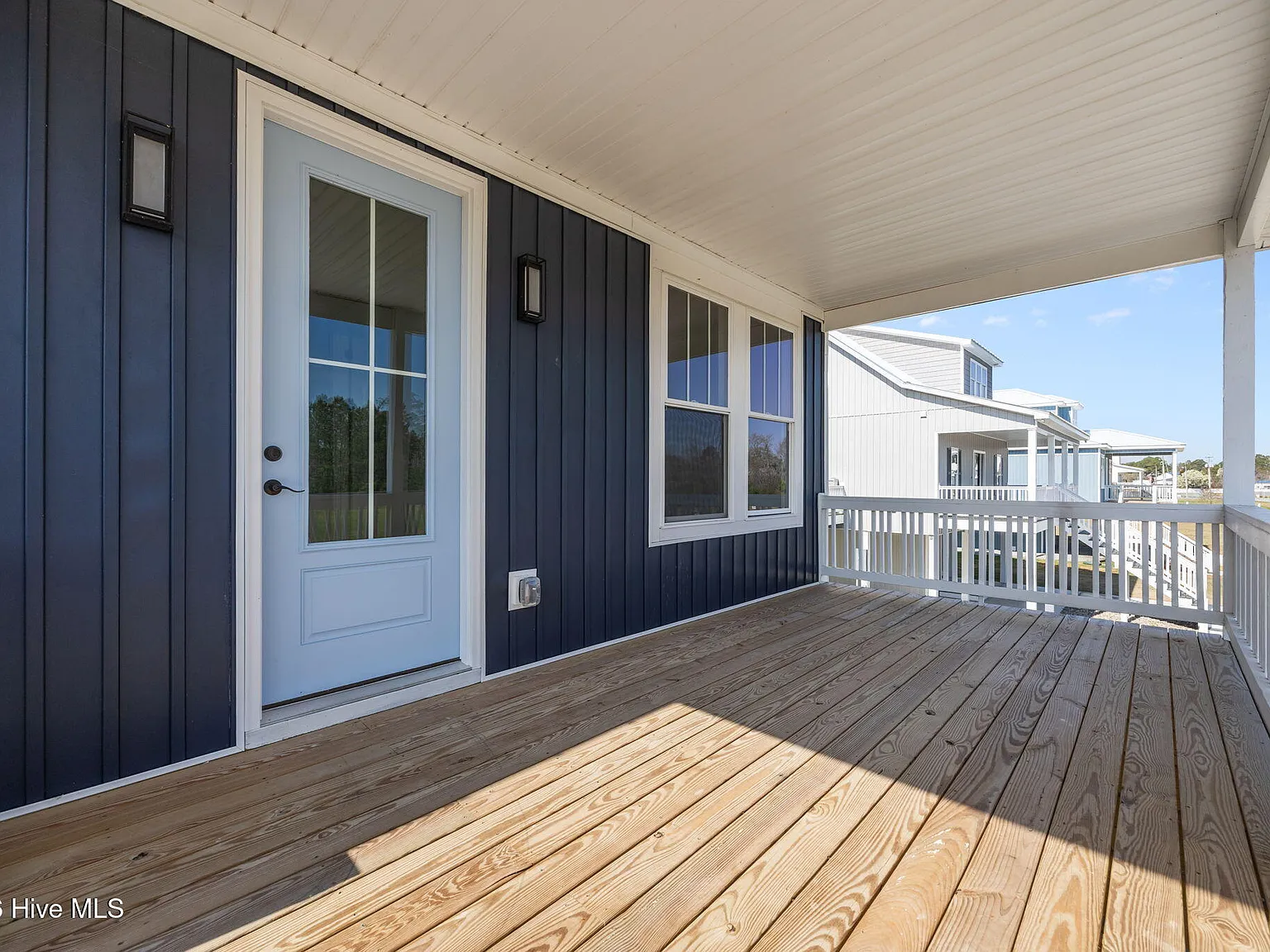 4 bed, 4.0 bath, $2,500 — Photo 2