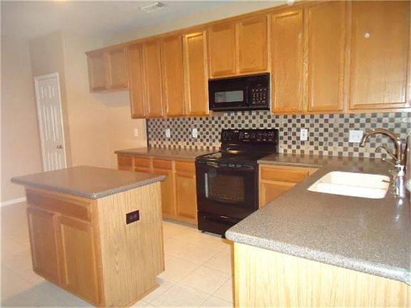 Island kitchen, very open with lots of cabinet and counter space