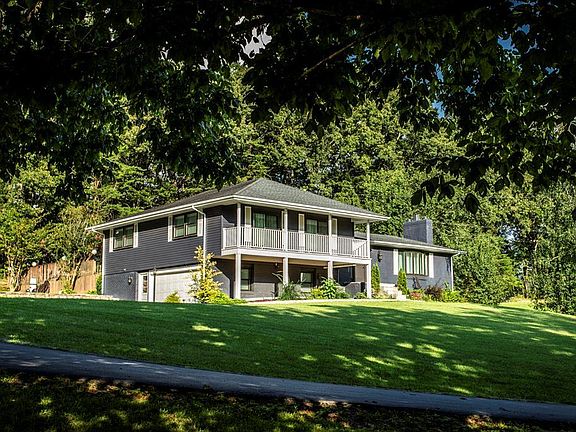 2nd image of 612 Oak Terrace Dr