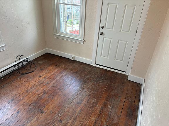 5th image of 718 W Locust St