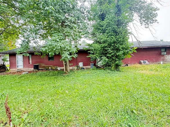 110 W Clark St, Harrisburg, IL 62946