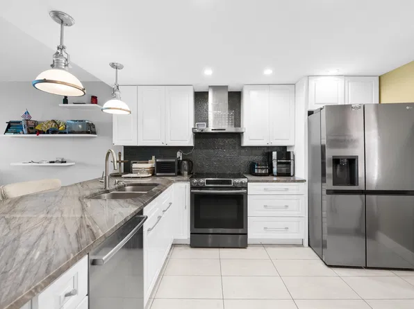 2901 S Palm Aire Dr APT 402, Pompano Beach, FL 33069