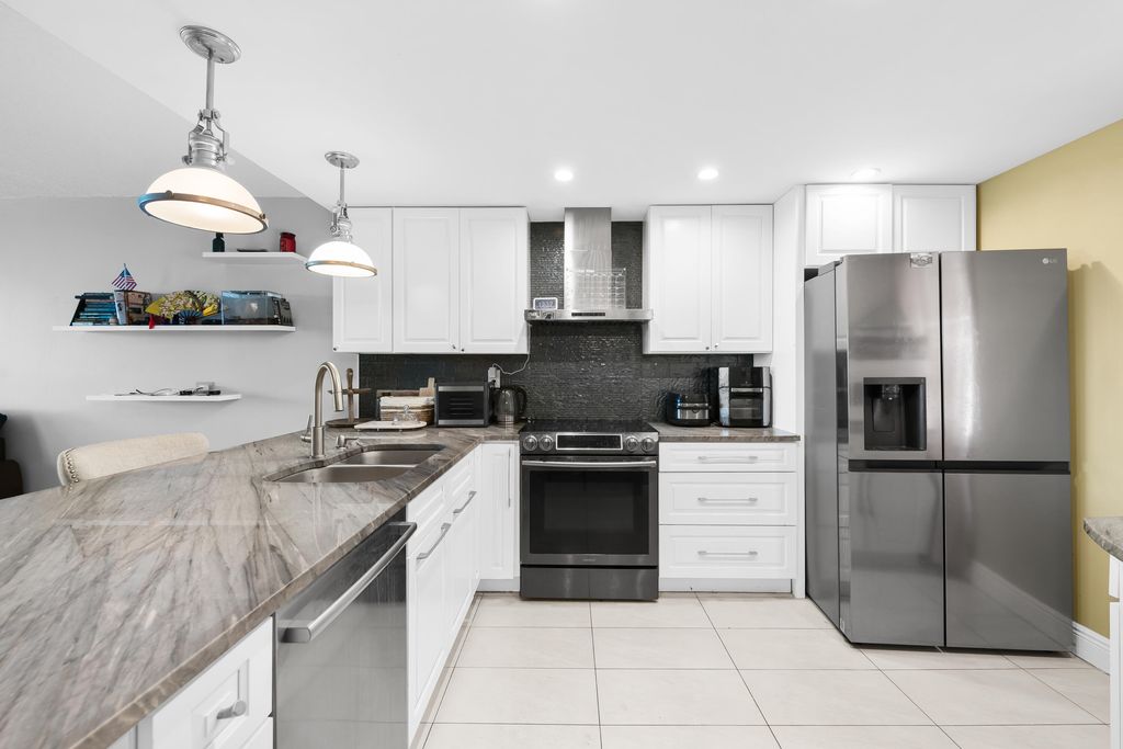 2901 S Palm Aire Dr APT 402, Pompano Beach