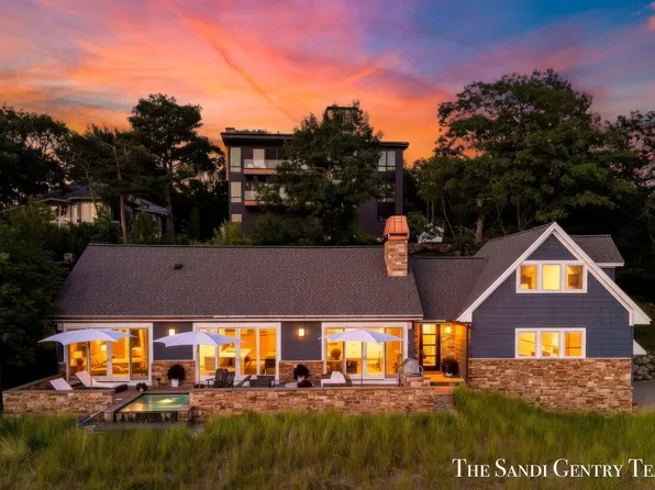 1796 Beach St, Muskegon, MI 49441