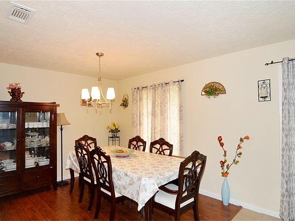 4th image of 10215 Sagegate Dr