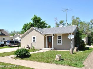 304 3rd Ave NE, Watford City, ND 58854
