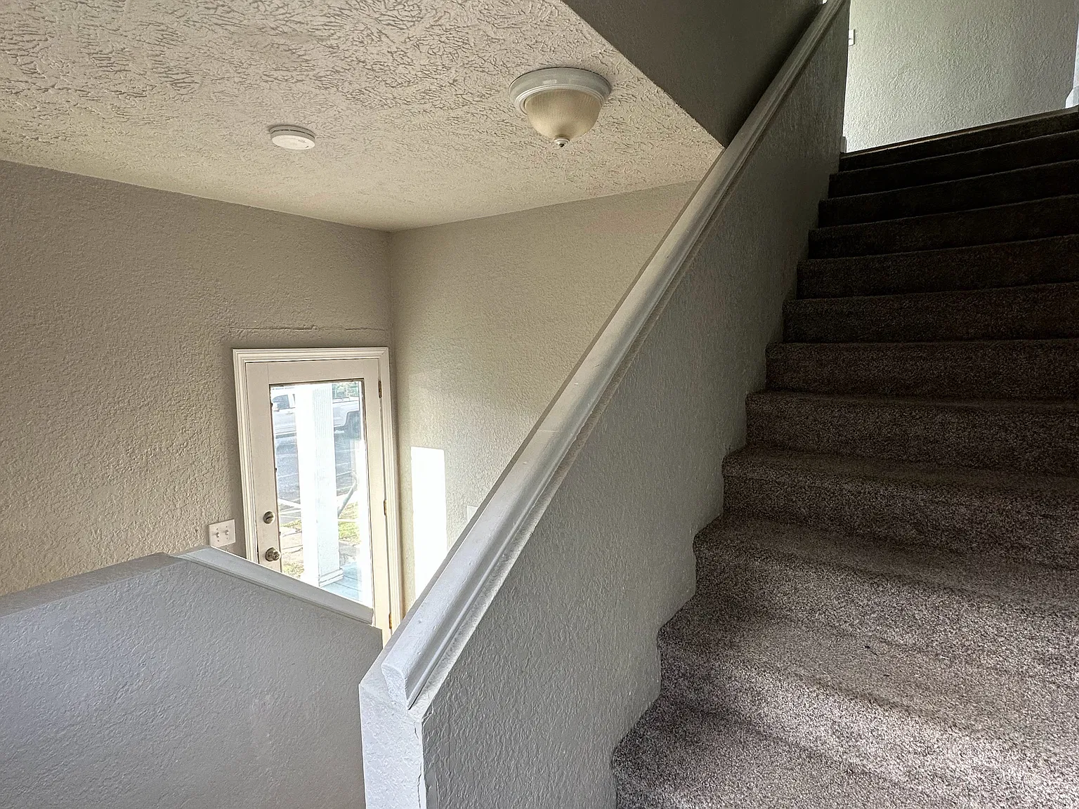 1 bed, 800 sqft, $1,100 — Photo 3