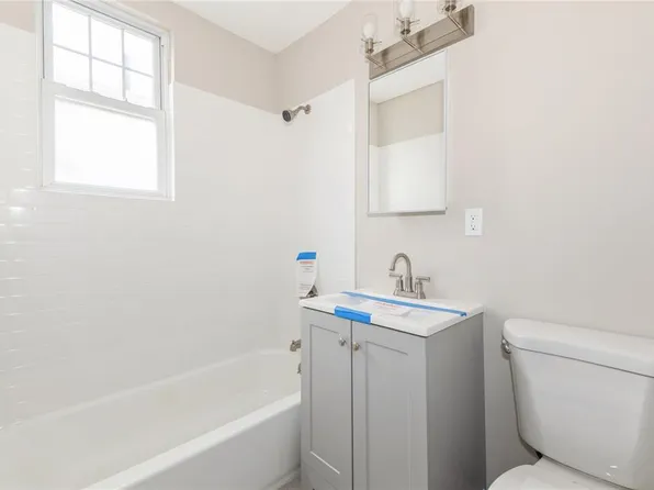 194-56 Murdock Avenue image 9 of 19