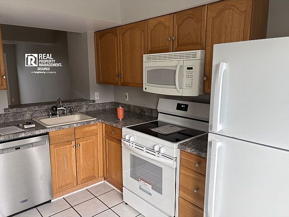3rd image of 1346 Riverwood Way