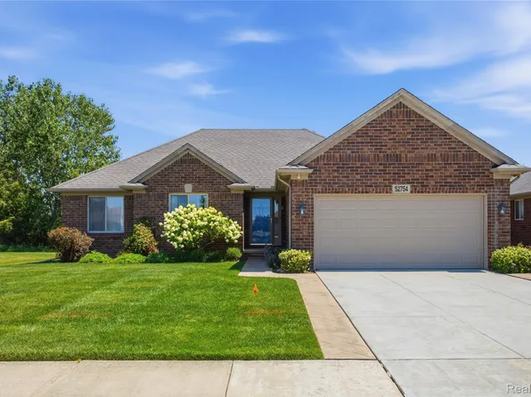 52754 Delena Dr, Macomb, MI 48042