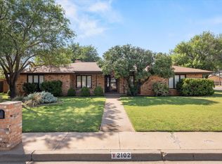 2102 Longhorn Dr, Levelland, TX 79336