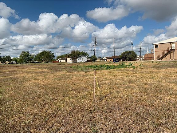 3rd image of 423 S Avenue H
