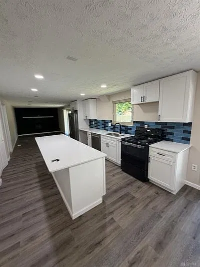 3 bed, 2.0 bath, 1523 sqft, $1,975 — Photo 4