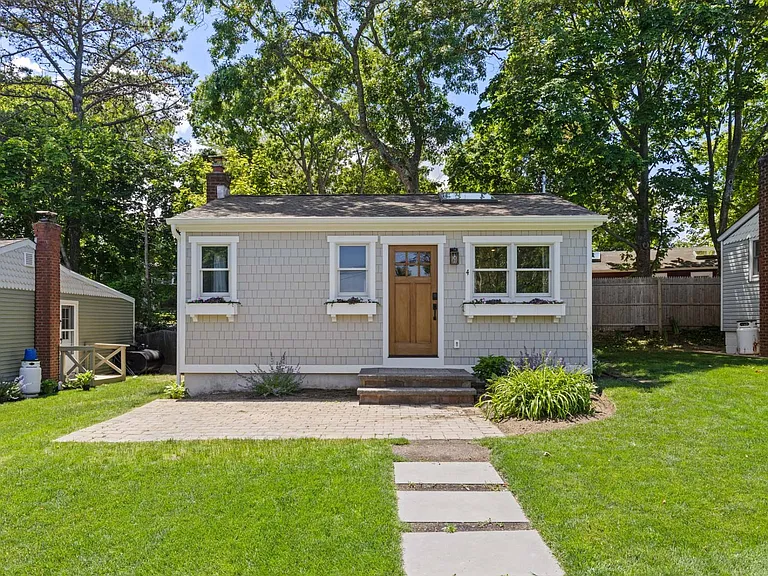 3 Oakhurst Rd #4 — Photo 1