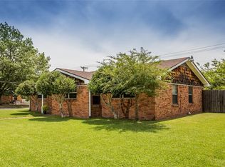 114 Meadowcrest Dr, Terrell, TX 75160