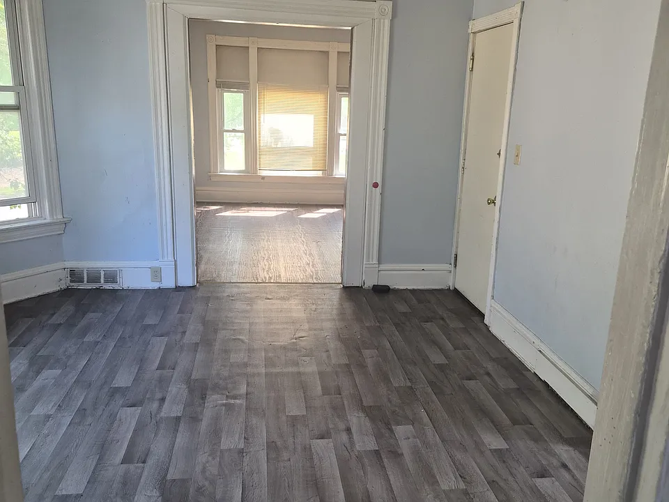 487 Como Ave #1