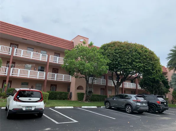 9621 Sunrise Lakes Blvd APT 211, Sunrise, FL 33322