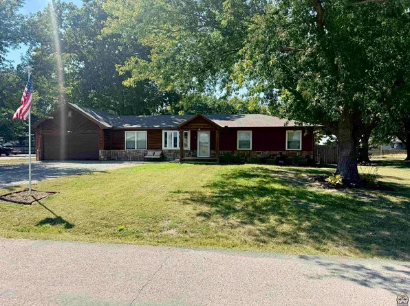 208 Willow Ln, Perry, KS 66073