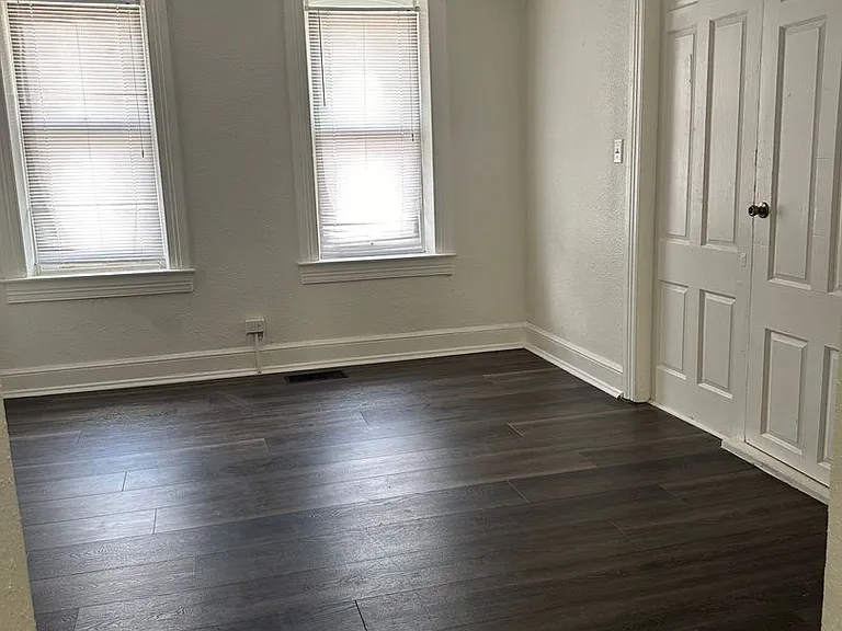 326 E King Street — Photo 2