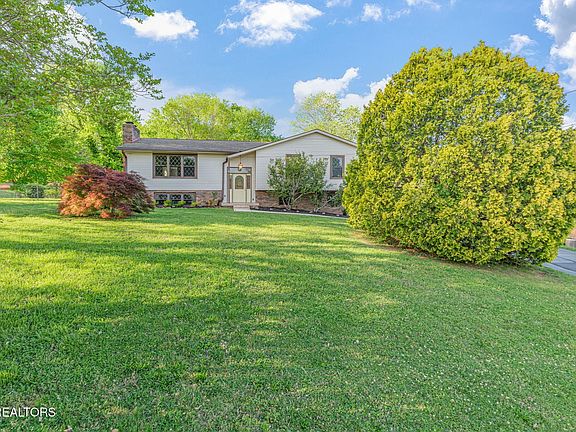 2nd image of 206 Lake View Ln