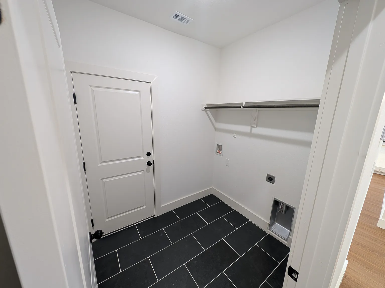 3 bed, 1367 sqft, $2,000 — Photo 4