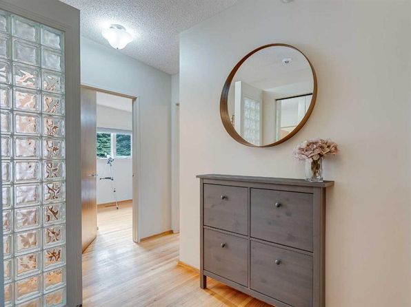 4203 W Vauxhall Cres NW, Calgary, AB T3A 0H8