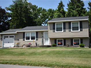 5089 Briarledge Rd, North Syracuse, NY 13212
