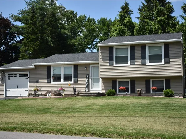 5089 Briarledge Rd, North Syracuse, NY 13212