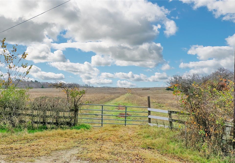1st image of 100 Ac Cres #108