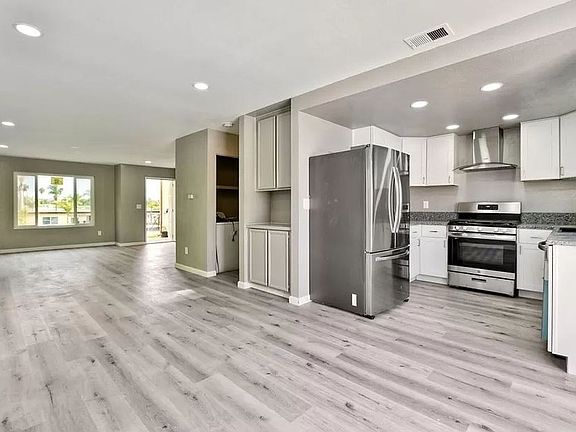 4th image of 1026-28 Georgia St #1026