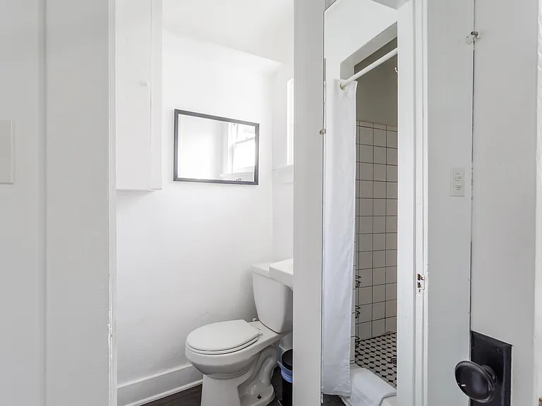653 Flower Ave #B — Photo 11