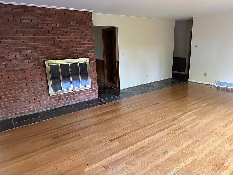 3134 Herrick Rd — Photo 5