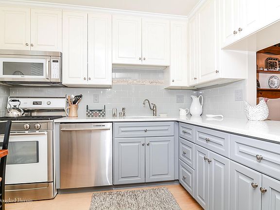 5th image of 9 Harbour Ln APT 7A