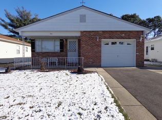 4 Saint Tropez Ct, Toms River, NJ 08757